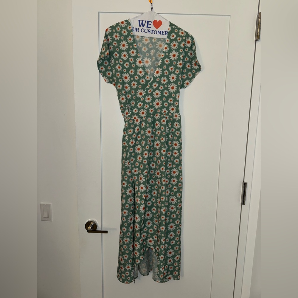 NWT Green Daisy Wrap Dress, Size Medium